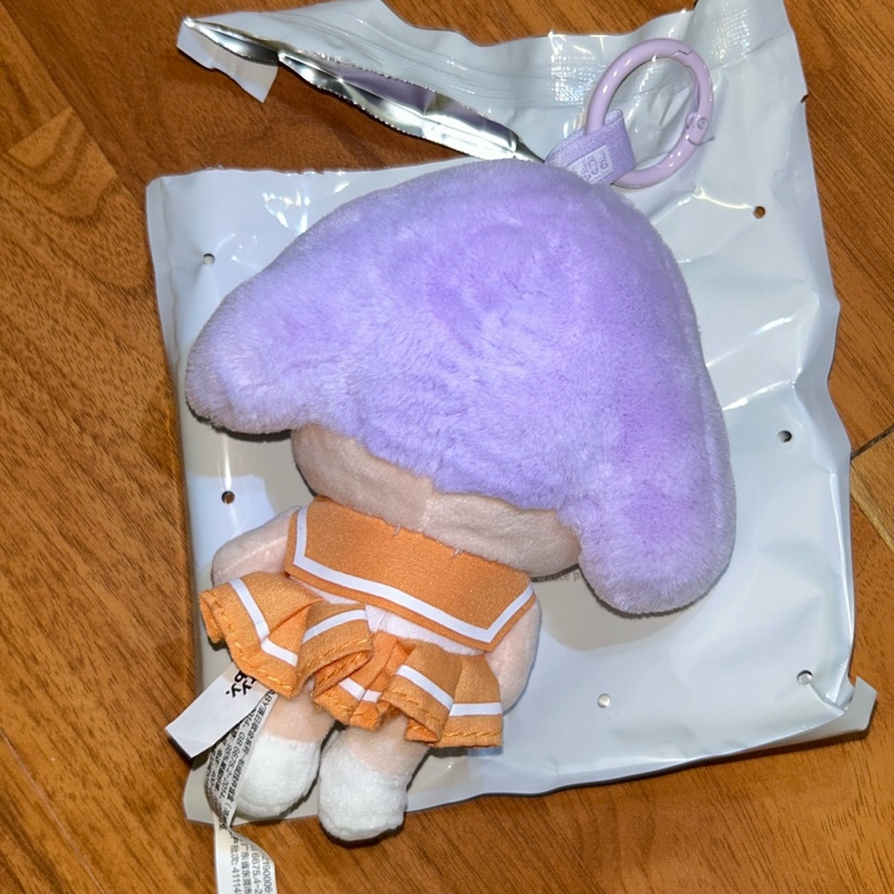 Brand New in (Open) Box CRYBABY Sunset Concert Series -Plush Pendant Blind Box - Picture 9 of 16